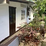 Bora Red Hibiscus Lodge